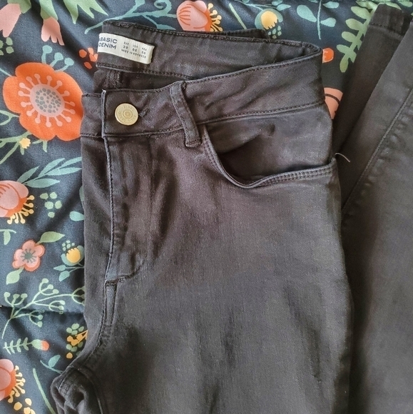 Zara Basic | 6 | Skinny Jeans - Picture 2 of 8